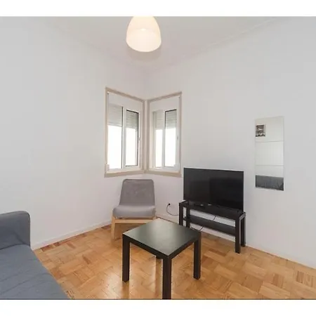 Houze Spacious 4 Bedroom Flat Near Zoo Appartamento Lisbona